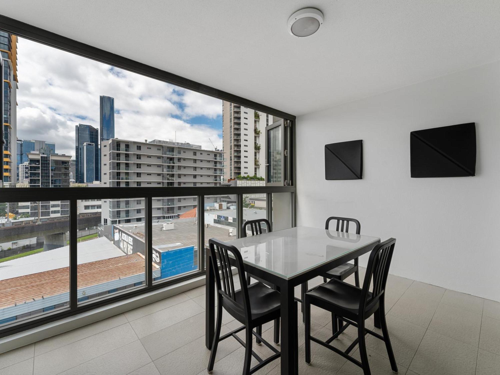 בריסביין Discover Urban Bliss In Our 1-Bedroom King Bed Apartment! City Views And Cultural Gems מראה חיצוני תמונה